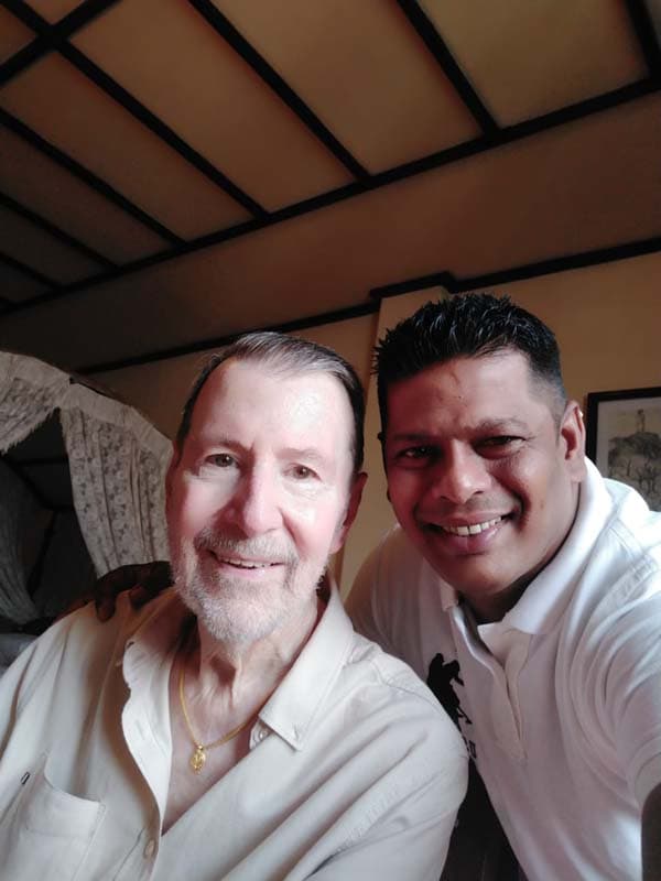 A moment with guests on a Colombo outing — photograph 3