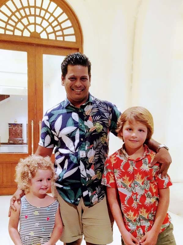 A moment with guests on a Colombo outing — photograph 4